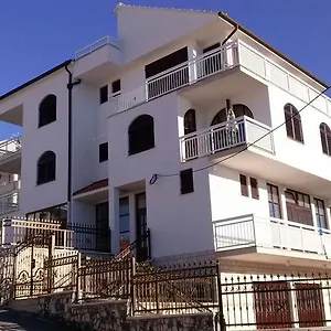 https://studio-apartments-nada.splithotels.org